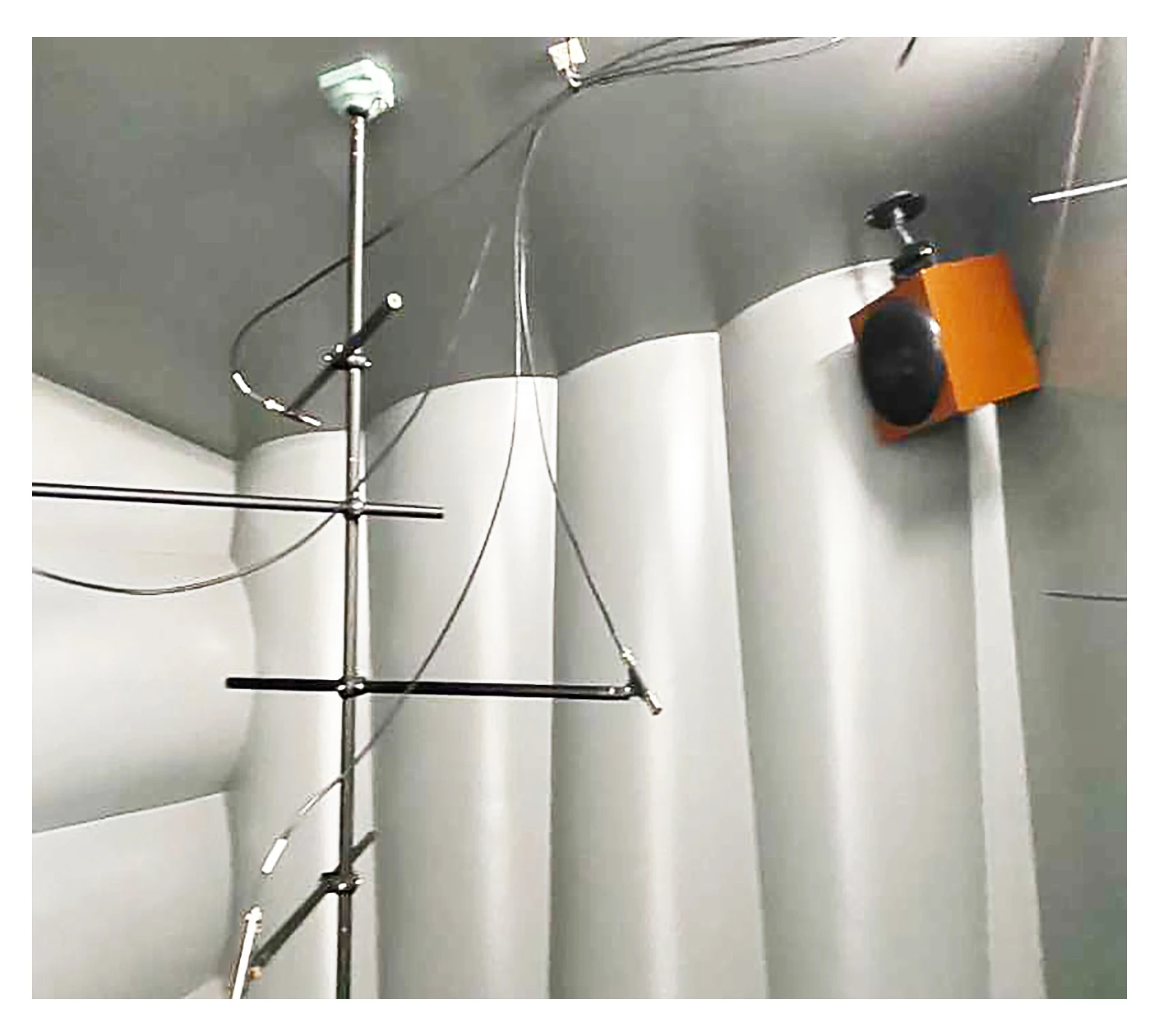 小混响舱(Alpha-cabin)